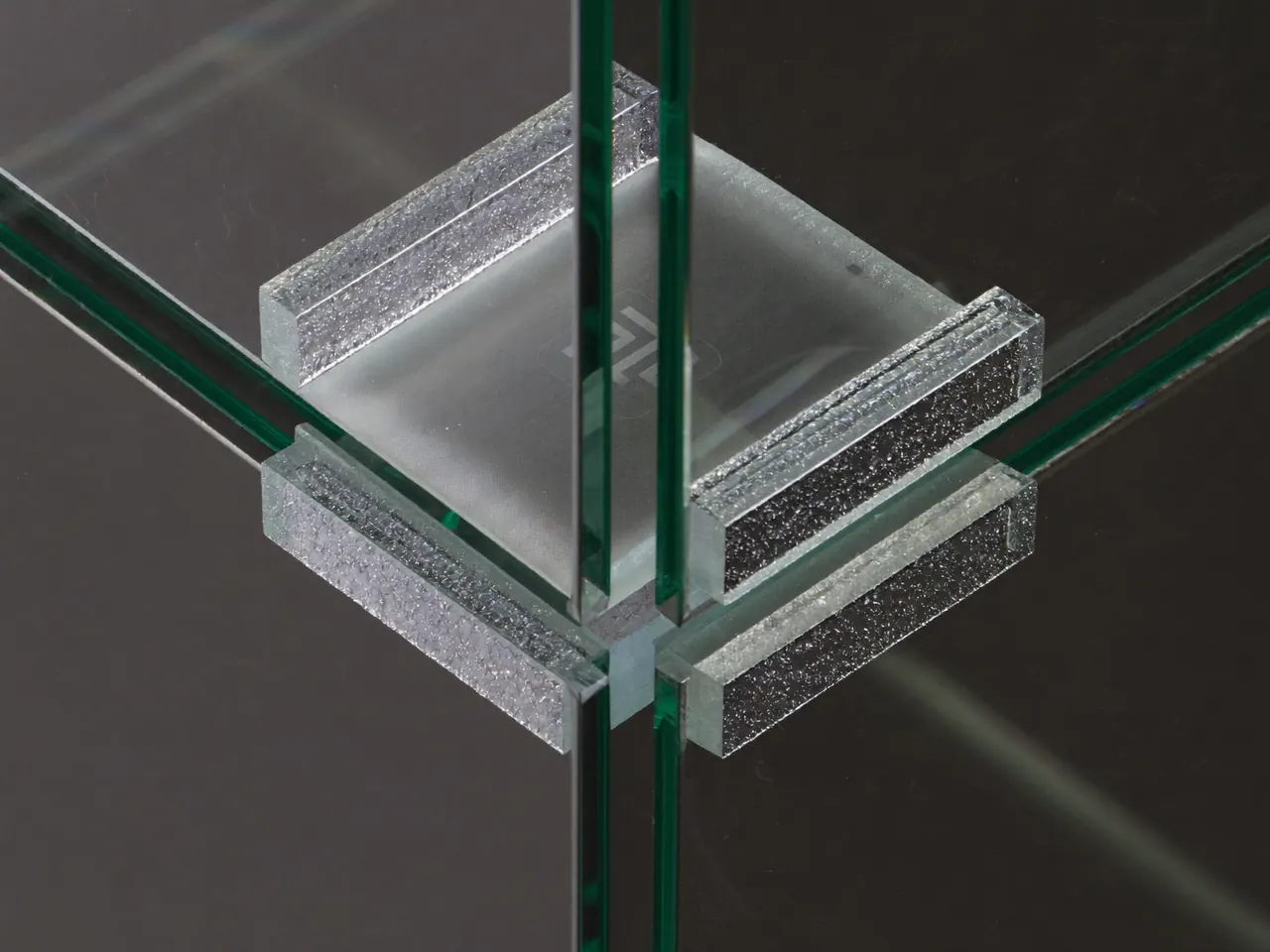 Edge seal detail of an argon-filled glazing unit